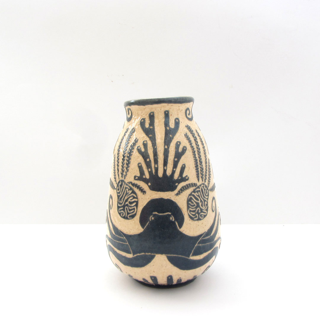 Estampado nerítico cerámica ilustrada artesanal esgrafiado
