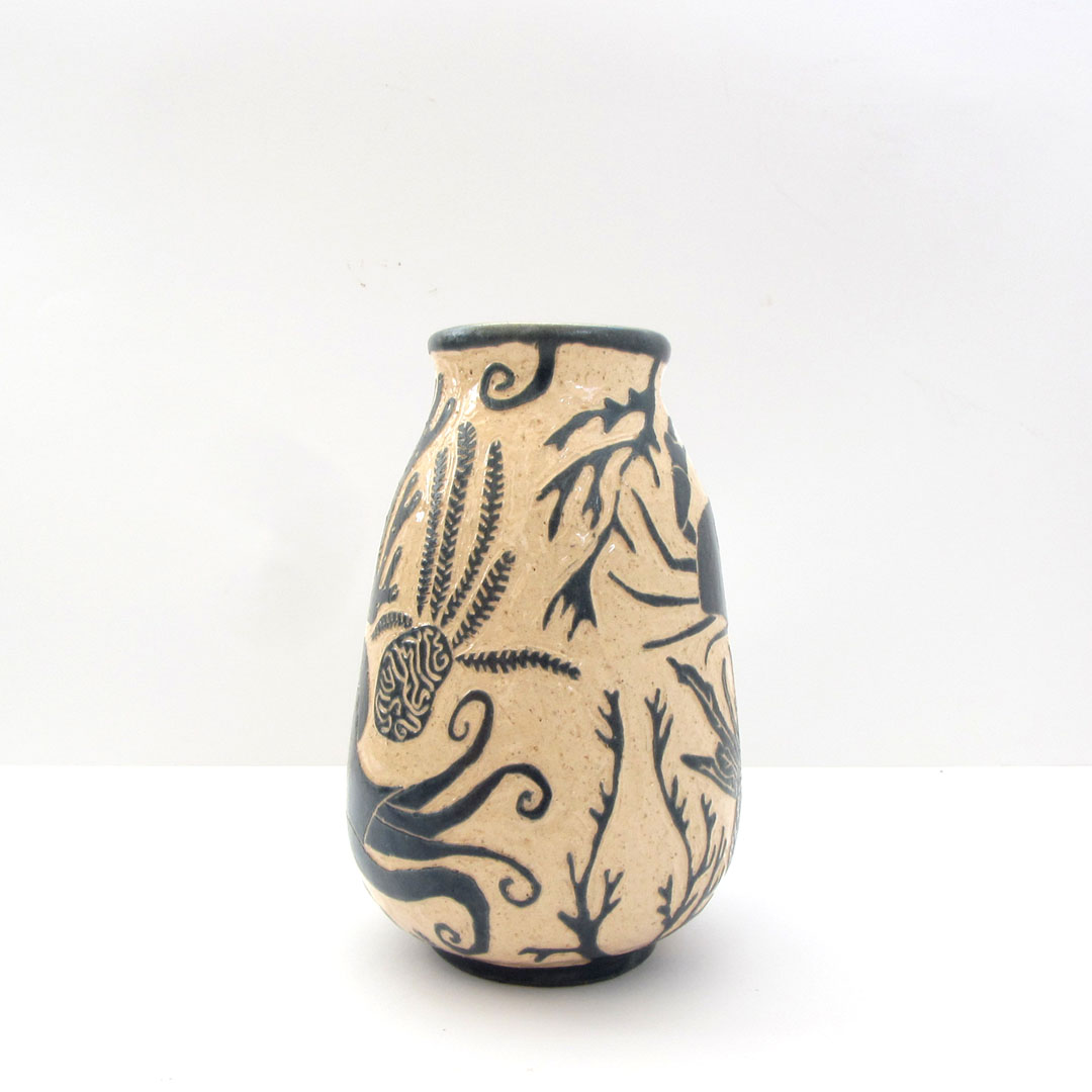 Estampado nerítico cerámica ilustrada artesanal esgrafiado