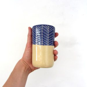 Vaso espina de pez azul cobalto Cerámica artesanal
